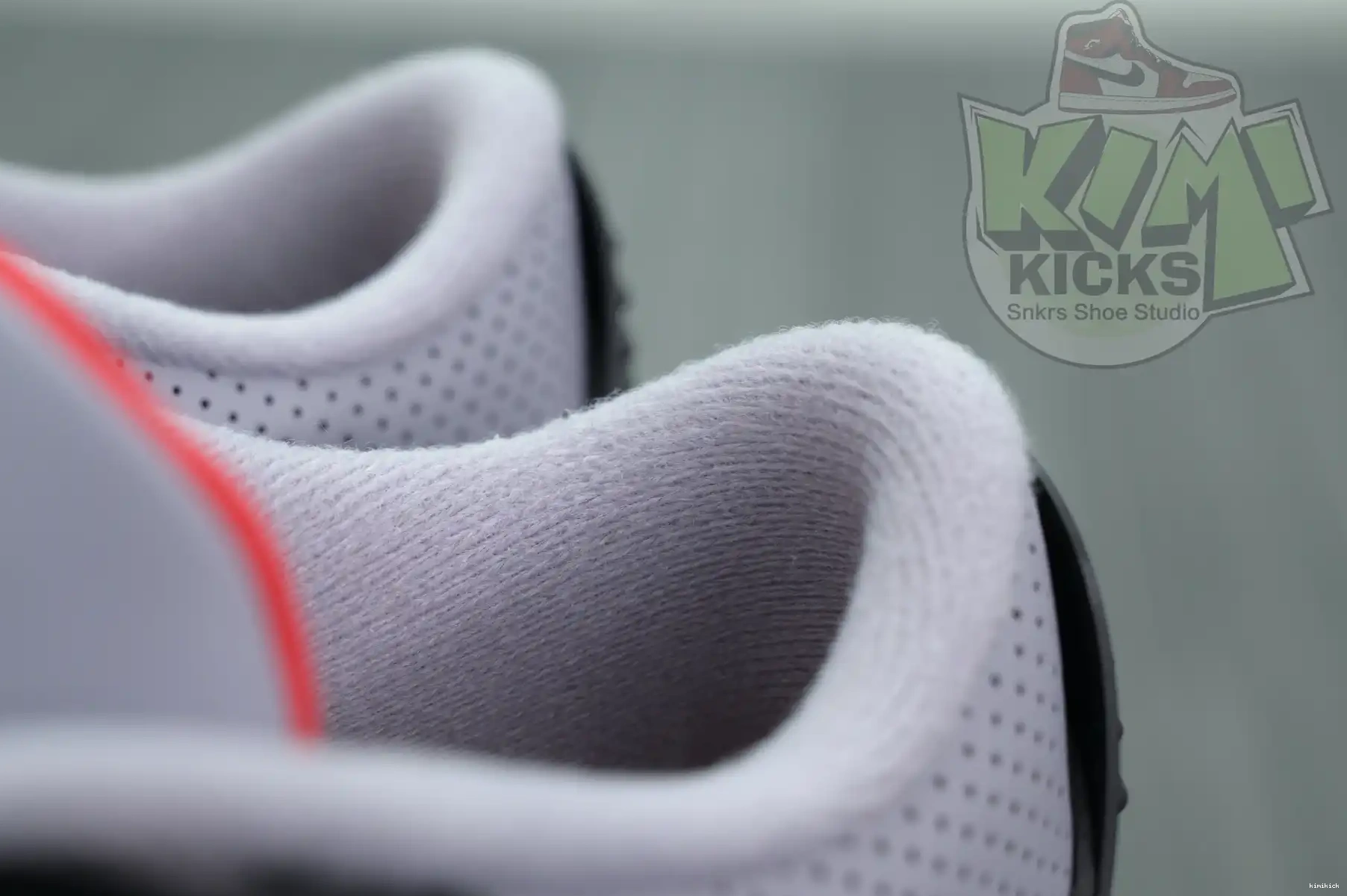 Reimagined” 3“Black Cement Jordan Air Kimikick 0421